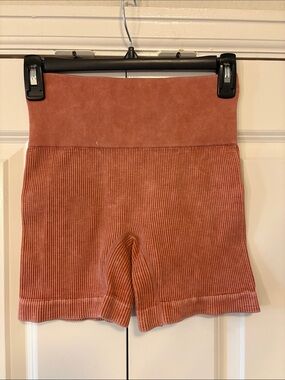 Colsie High-Waist Ribbed Bike Shorts in Rust